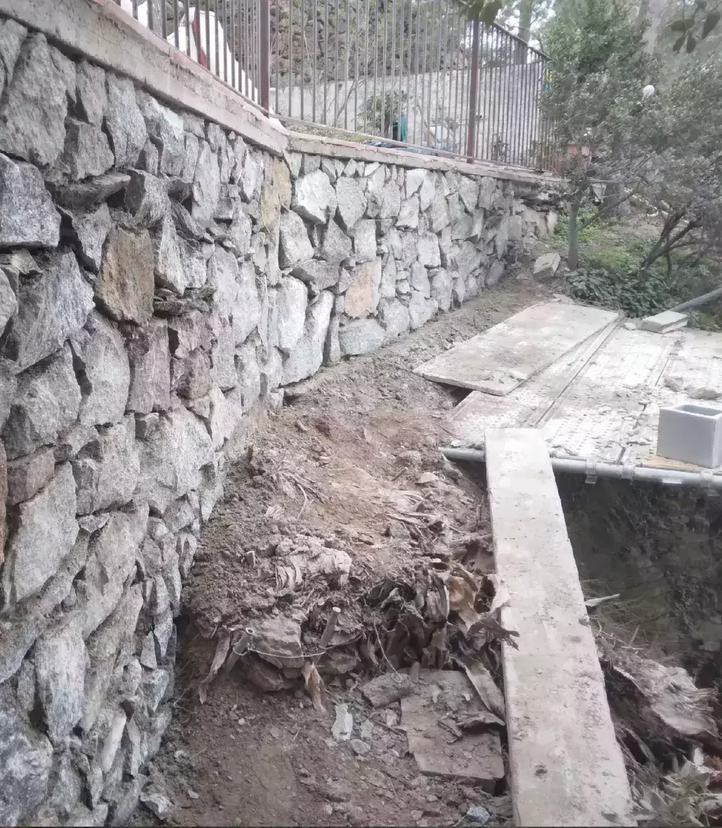 Muro de piedra natural terminado en Córdoba