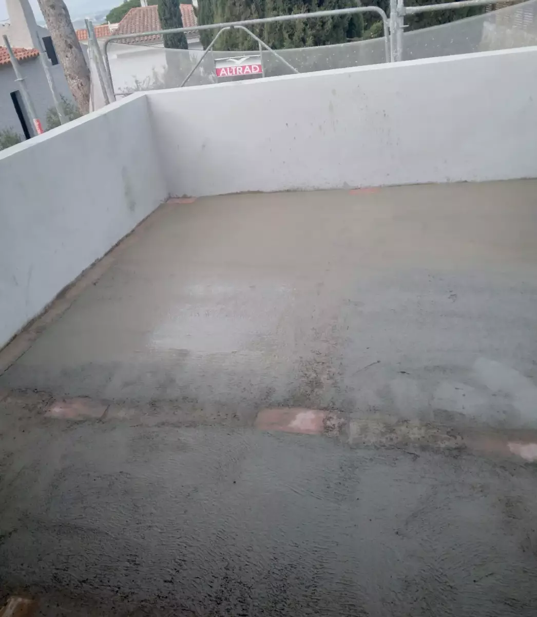 Terraza nivelada con mortero terminada y fratasada en Córdoba
